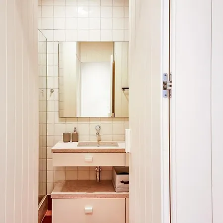 Apartment W. Lots Of In A Beautiful Terrace Lissabon