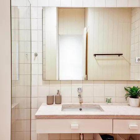 W. Lots Of In A Beautiful Terrace Apartment Lissabon