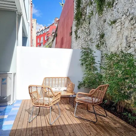 W. Lots Of In A Beautiful Terrace Lissabon
