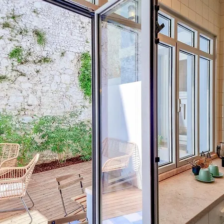 Apartment W. Lots Of In A Beautiful Terrace Lissabon