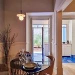 W. Lots Of In A Beautiful Terrace Apartman