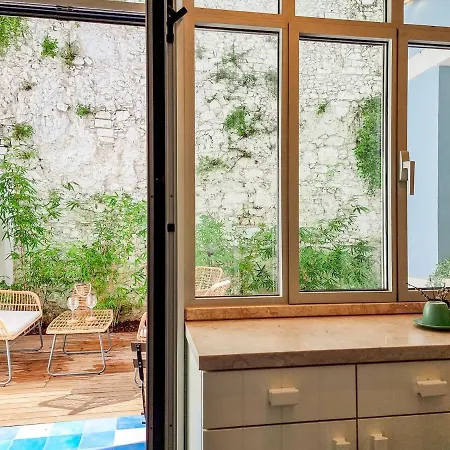 W. Lots Of In A Beautiful Terrace Appartement *