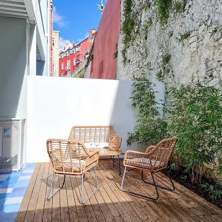 W. Lots Of In A Beautiful Terrace Lissabon