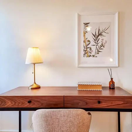 W. Lots Of In A Beautiful Terrace Appartement *