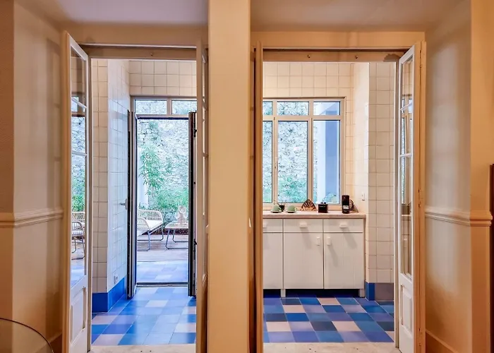 W. Lots Of In A Beautiful Terrace *