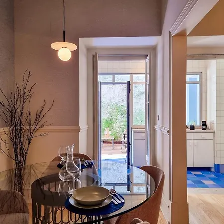 W. Lots Of In A Beautiful Terrace Appartement